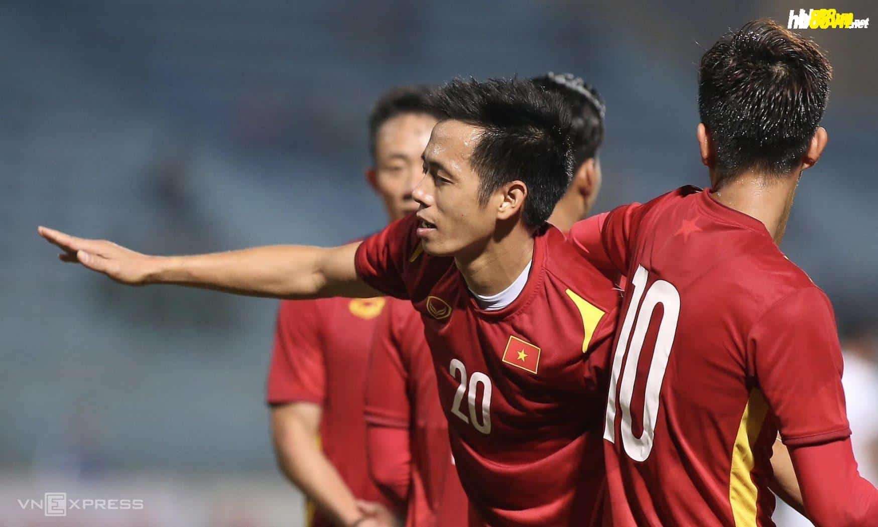 Nguyễn Văn Quyết ăn mừng khi ghi bàn giúp Việt Nam thắng Philippines 1-0 trong trận giao hữu trước AFF Cup 2022. Ảnh: Lâm Thoả